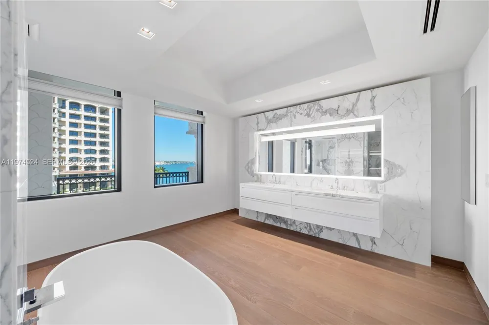 7043 Fisher Island Dr #7043 Miami Beach, FL 33109
