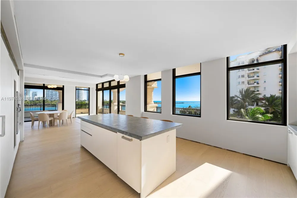 7043 Fisher Island Dr #7043 Miami Beach, FL 33109