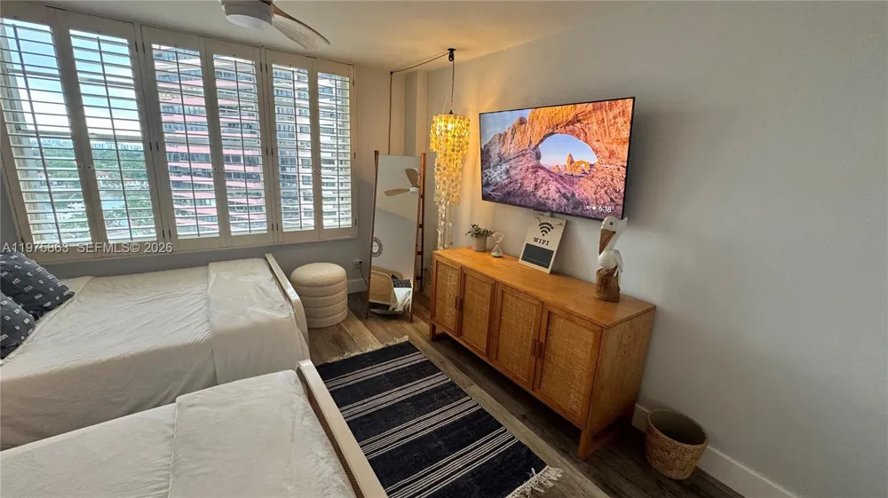 5161 Collins Ave #1012 Miami Beach, FL 33140
