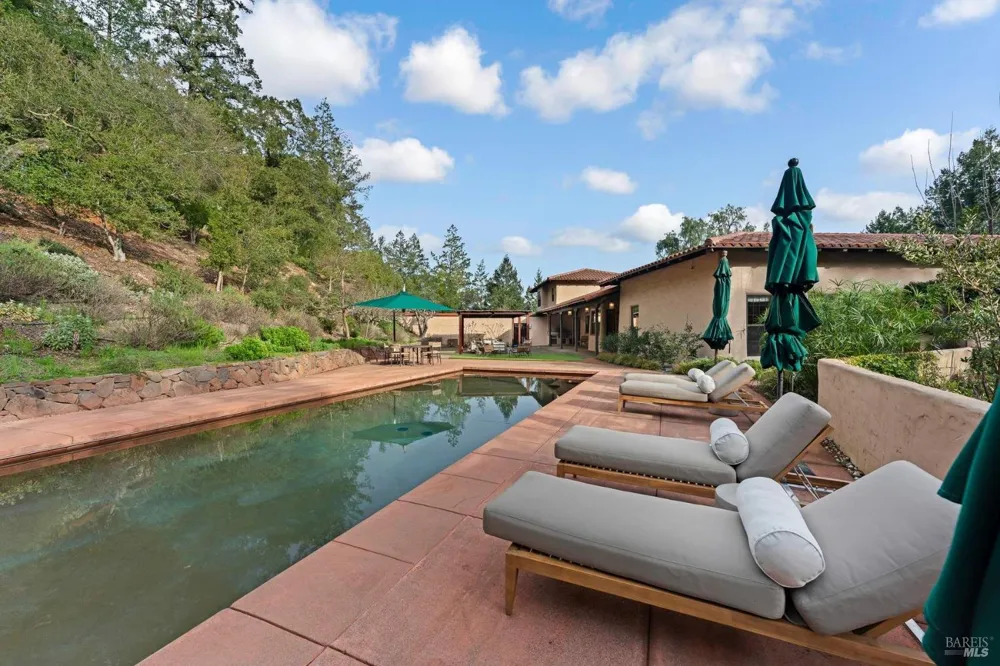 77 Oso Trail Glen Ellen, CA 95442