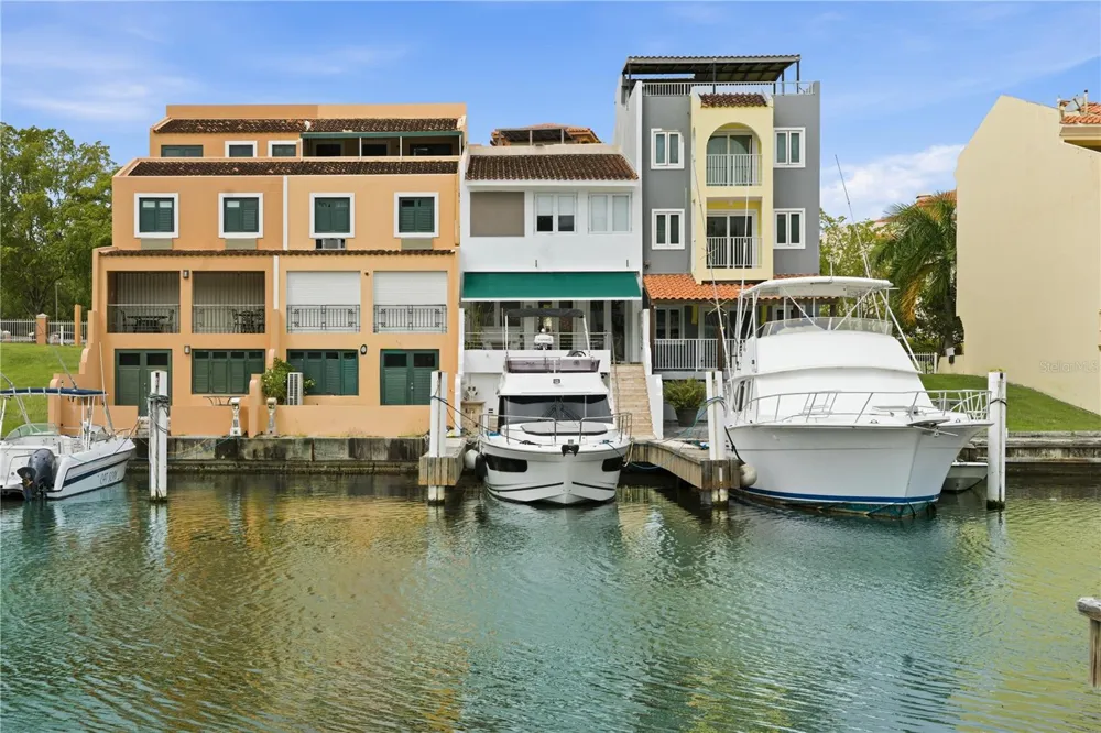 25 PLAZA MAYOR Humacao, PR 00791