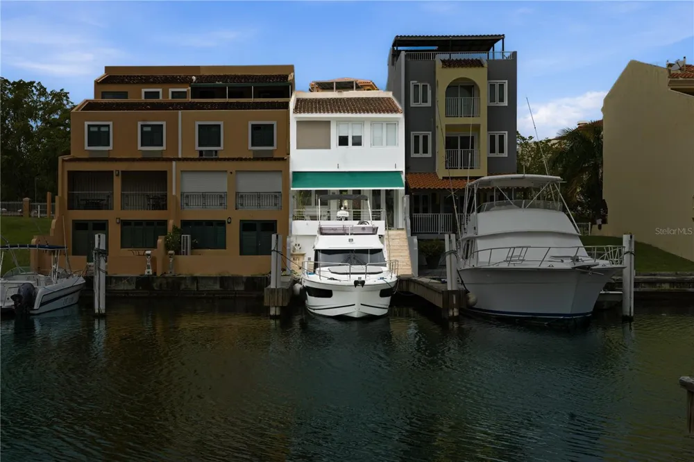 25 PLAZA MAYOR Humacao, PR 00791