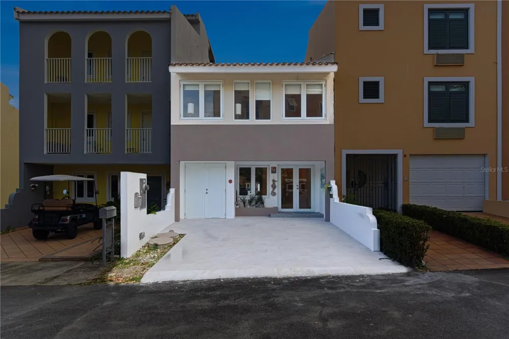25 PLAZA MAYOR Humacao, PR 00791