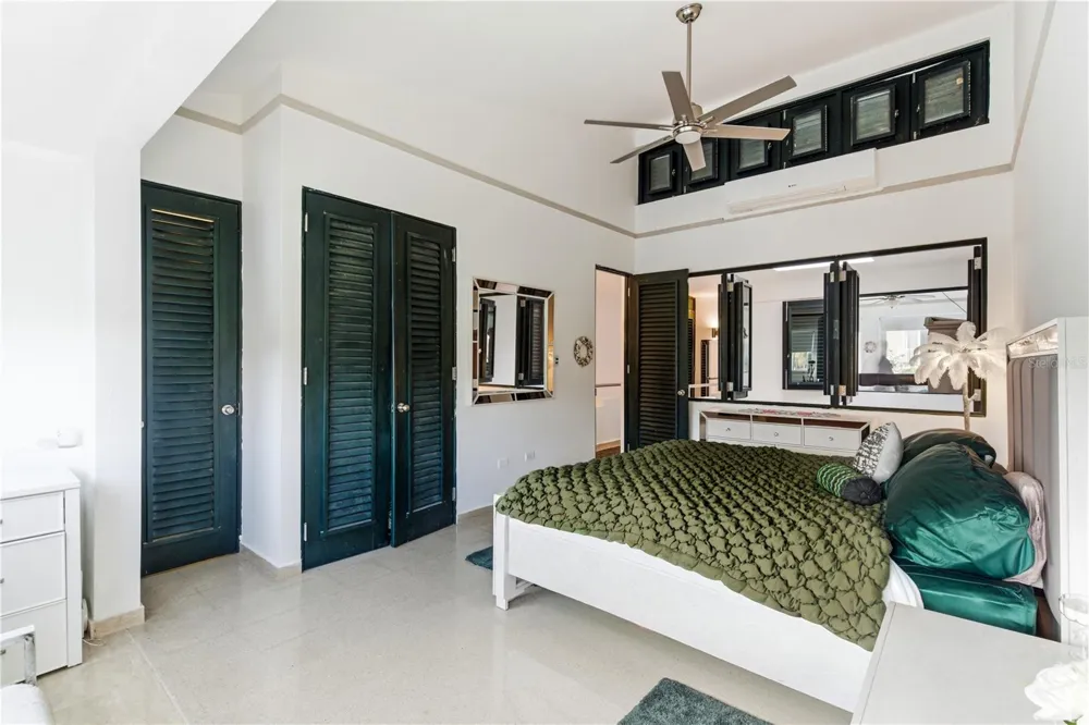 25 PLAZA MAYOR Humacao, PR 00791