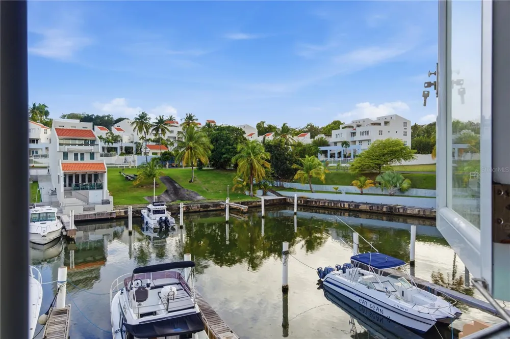 25 PLAZA MAYOR Humacao, PR 00791