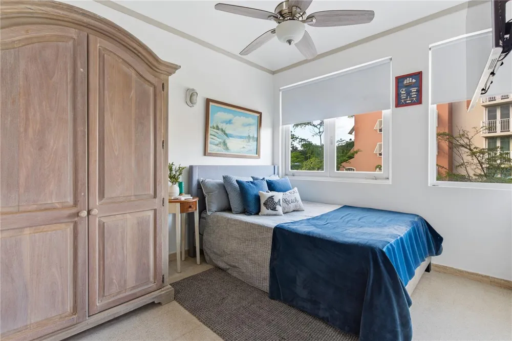 25 PLAZA MAYOR Humacao, PR 00791