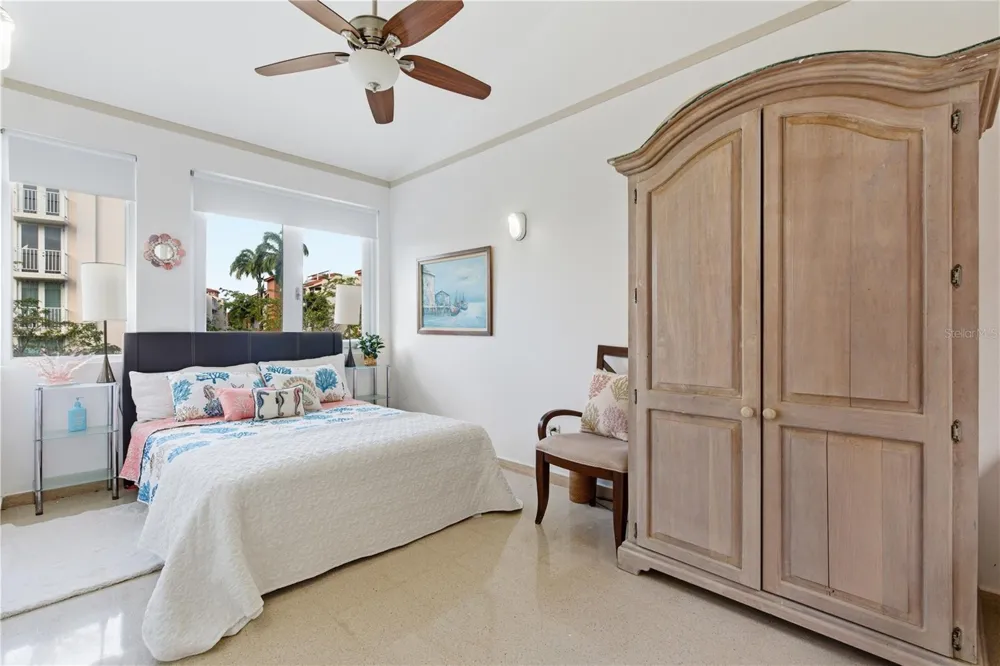 25 PLAZA MAYOR Humacao, PR 00791