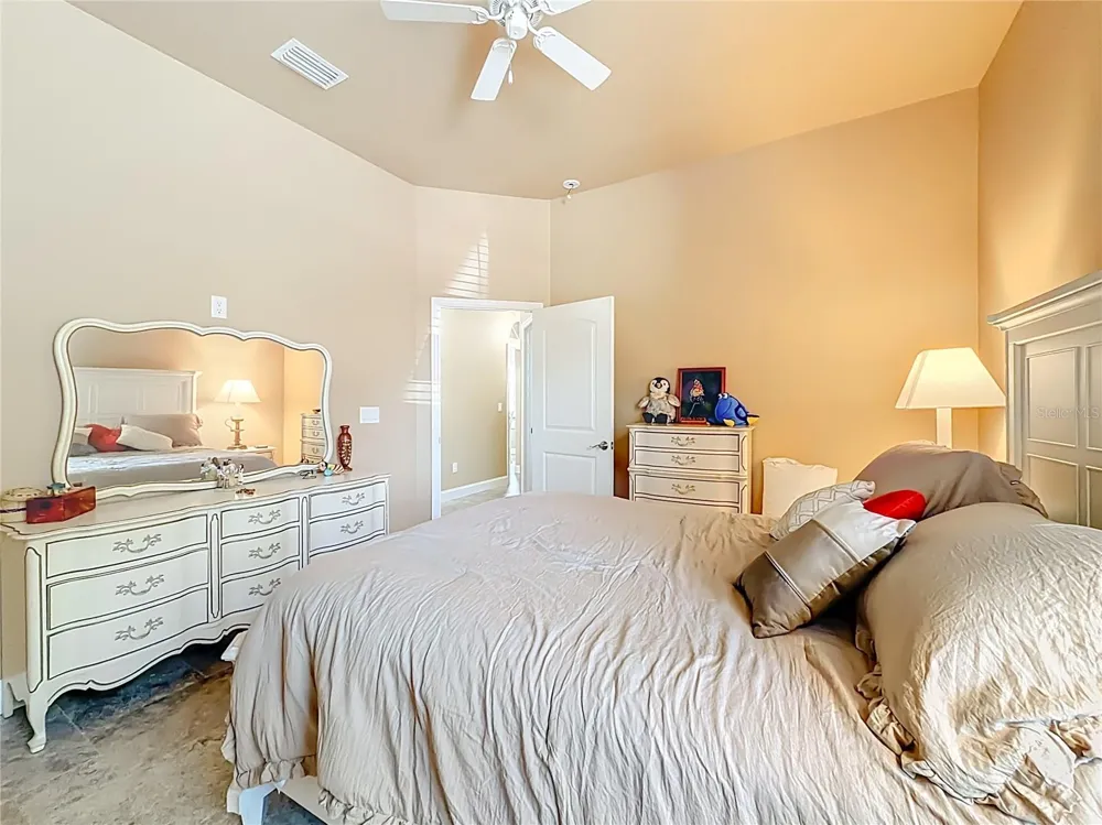 5061 W OAKHILL STREET Dunnellon, FL 34433