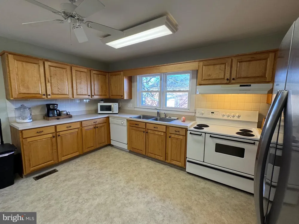 112 S 5TH AVENUE Denton, MD 21629