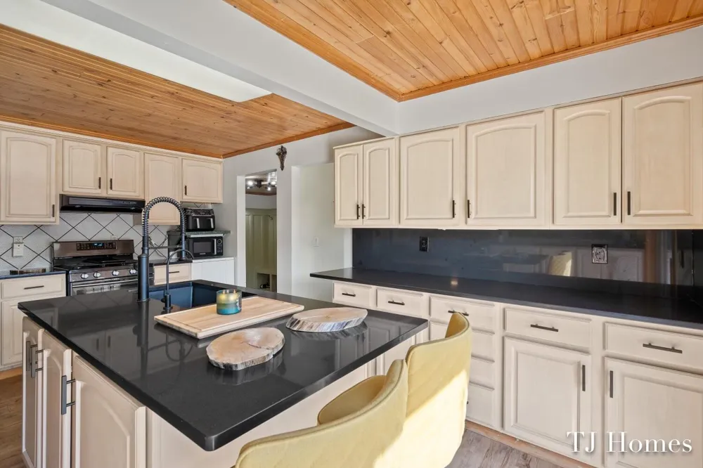 7628 Main Street Newaygo, MI 49337