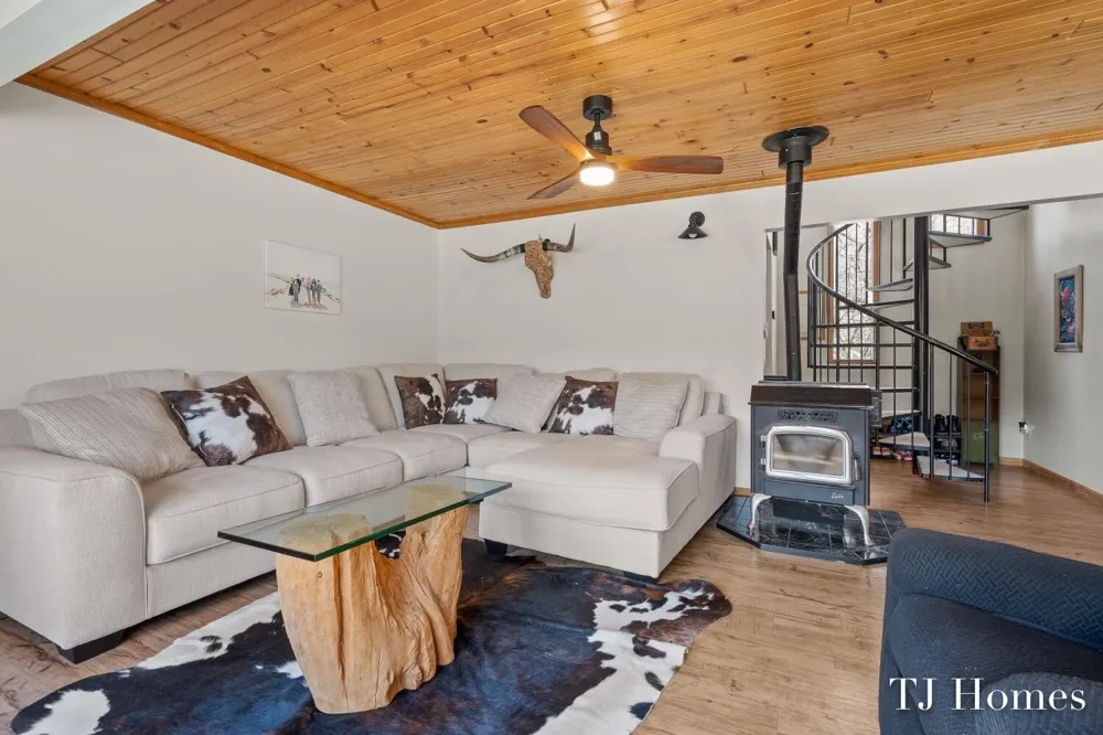 7628 Main Street Newaygo, MI 49337