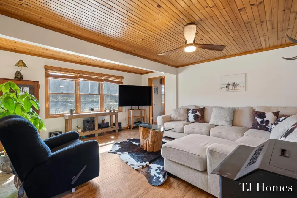 7628 Main Street Newaygo, MI 49337