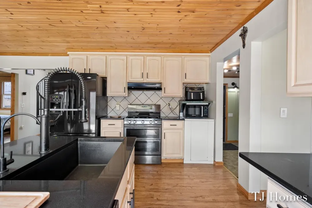 7628 Main Street Newaygo, MI 49337