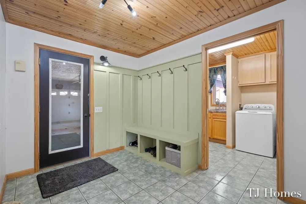7628 Main Street Newaygo, MI 49337