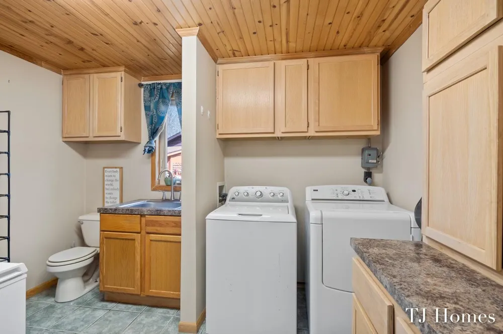 7628 Main Street Newaygo, MI 49337