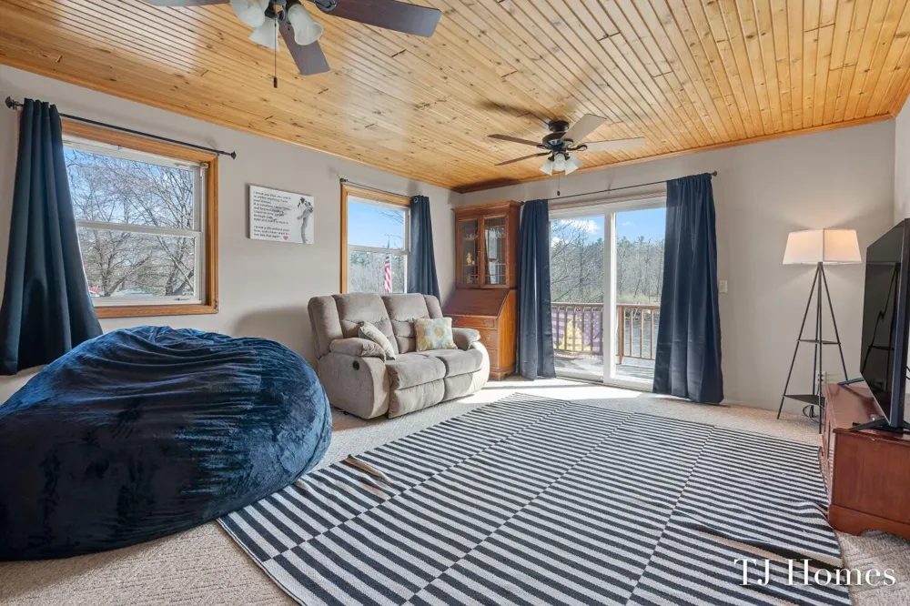 7628 Main Street Newaygo, MI 49337