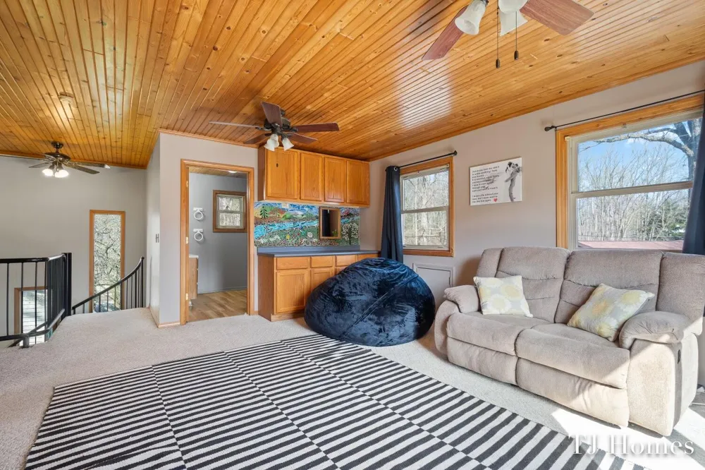 7628 Main Street Newaygo, MI 49337