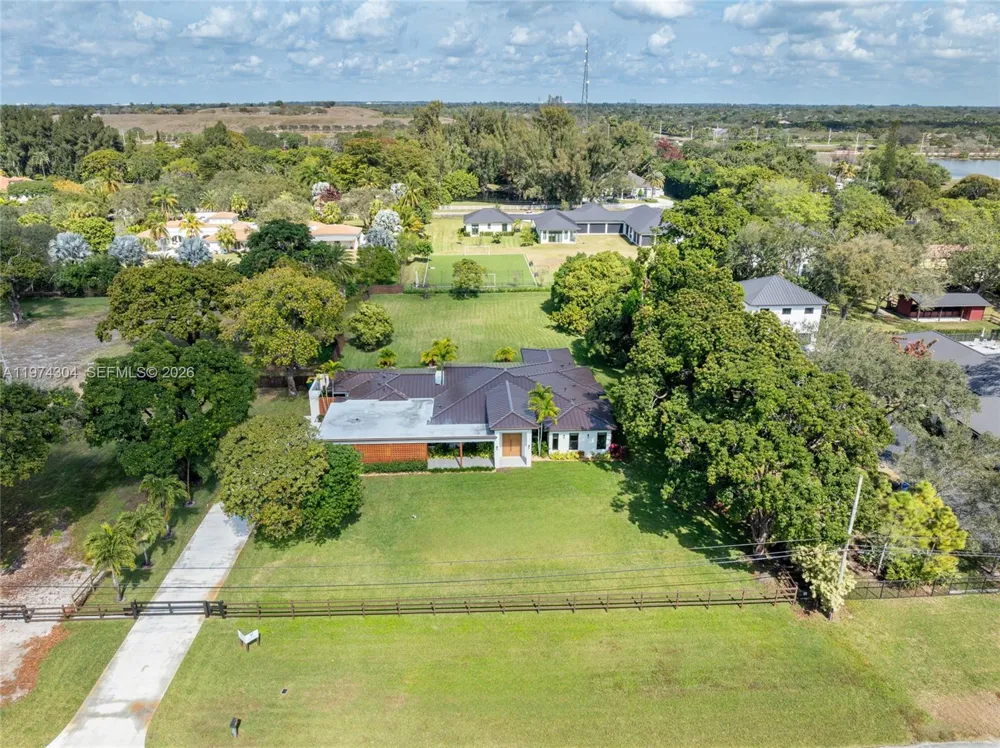 14401 W Palomino Dr Southwest Ranches, FL 33330