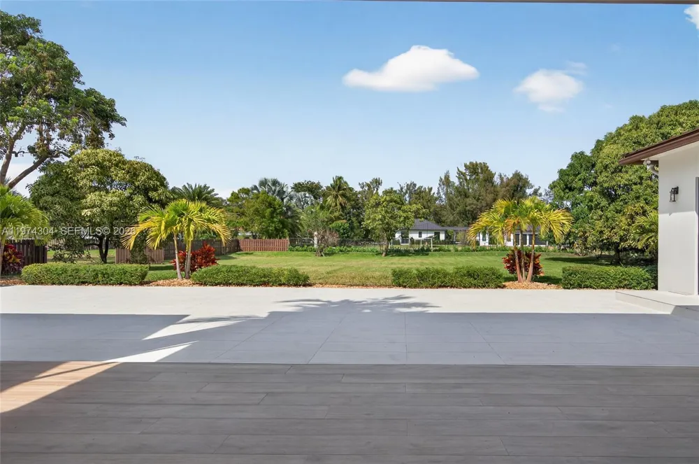 14401 W Palomino Dr Southwest Ranches, FL 33330