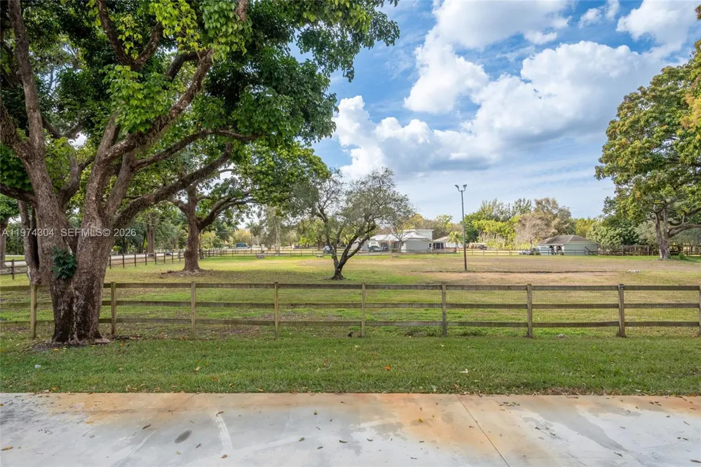 14401 W Palomino Dr Southwest Ranches, FL 33330