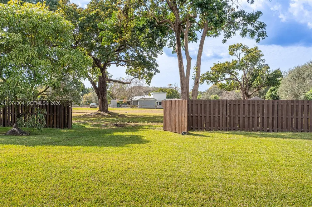 14401 W Palomino Dr Southwest Ranches, FL 33330