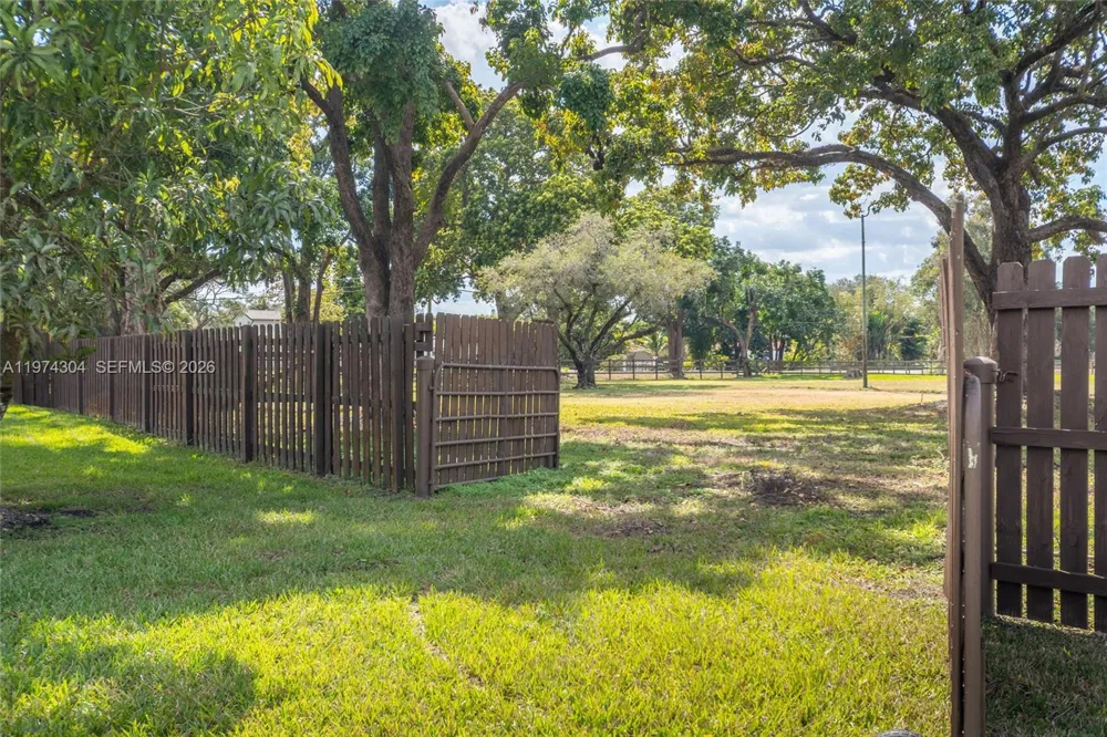 14401 W Palomino Dr Southwest Ranches, FL 33330