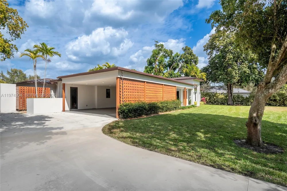 14401 W Palomino Dr Southwest Ranches, FL 33330
