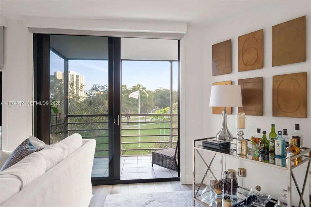 20500 W Country Club Dr #311 Aventura, FL 33180
