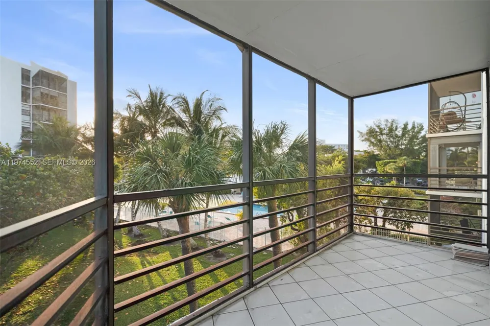 20500 W Country Club Dr #311 Aventura, FL 33180