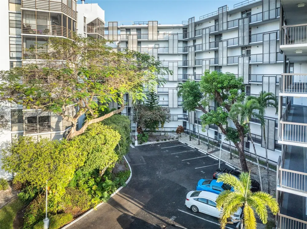 20500 W Country Club Dr #311 Aventura, FL 33180