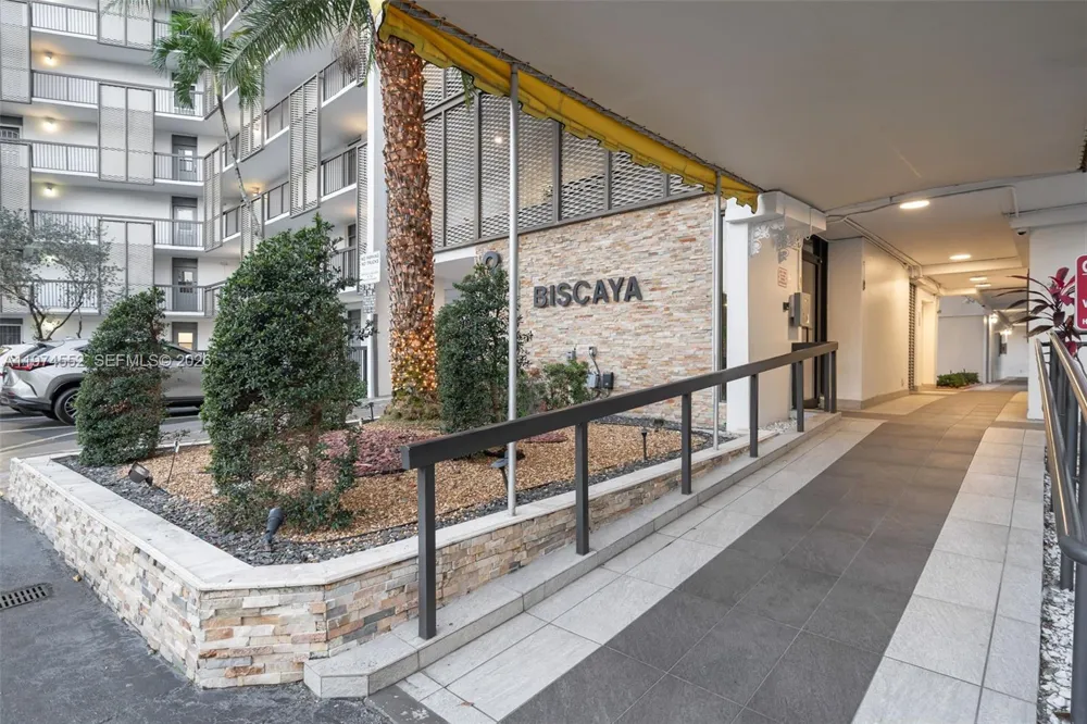 20500 W Country Club Dr #311 Aventura, FL 33180