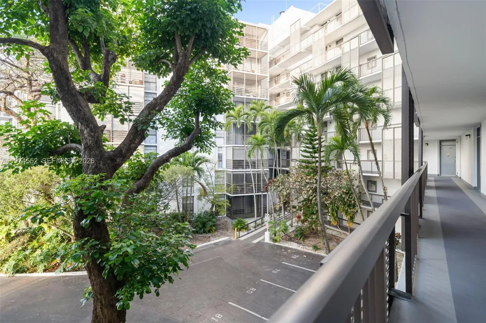 20500 W Country Club Dr #311 Aventura, FL 33180
