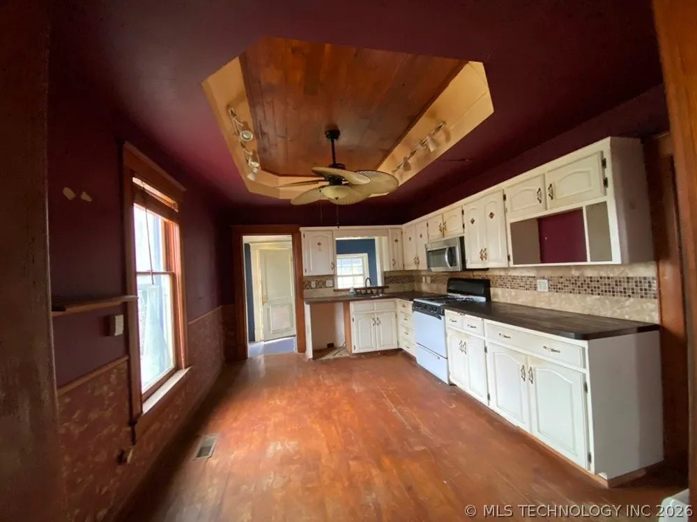 4 E STREET SW Miami, OK 74354