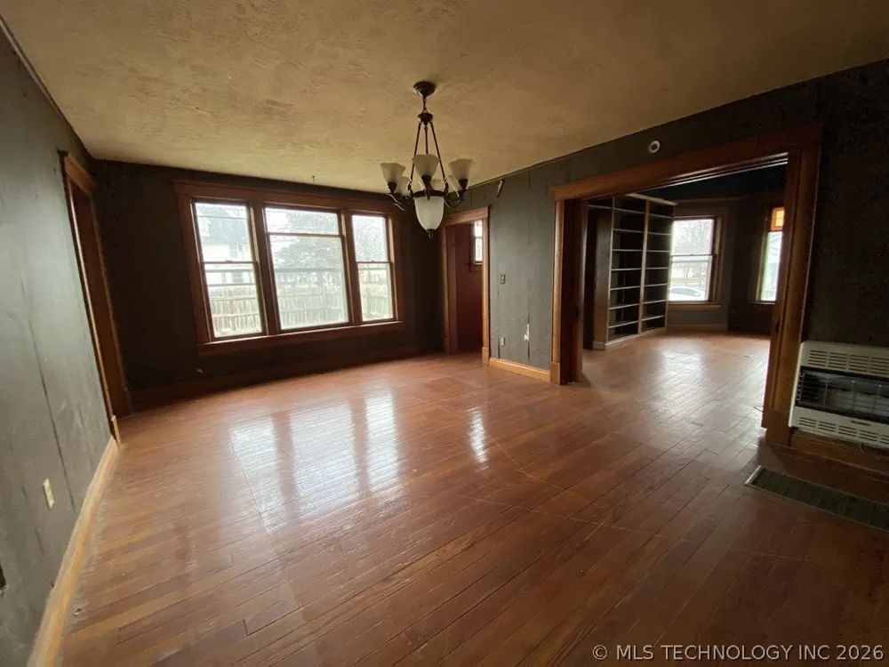 4 E STREET SW Miami, OK 74354