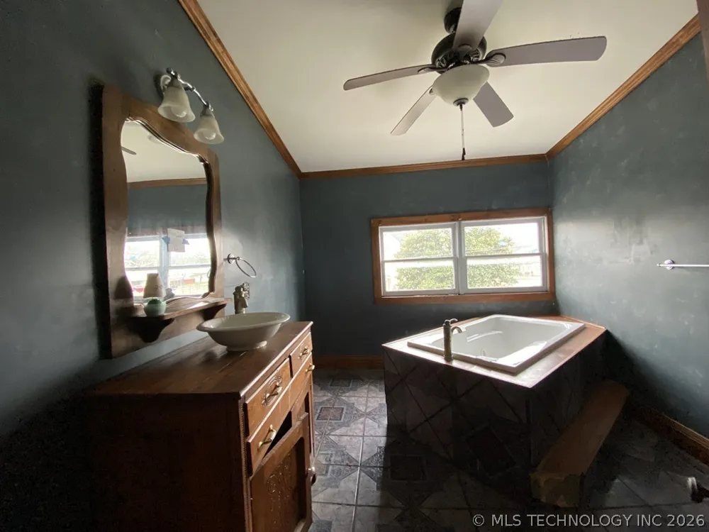 4 E STREET SW Miami, OK 74354