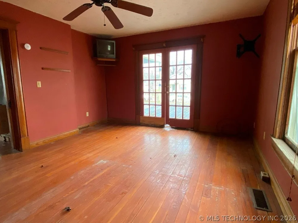 4 E STREET SW Miami, OK 74354