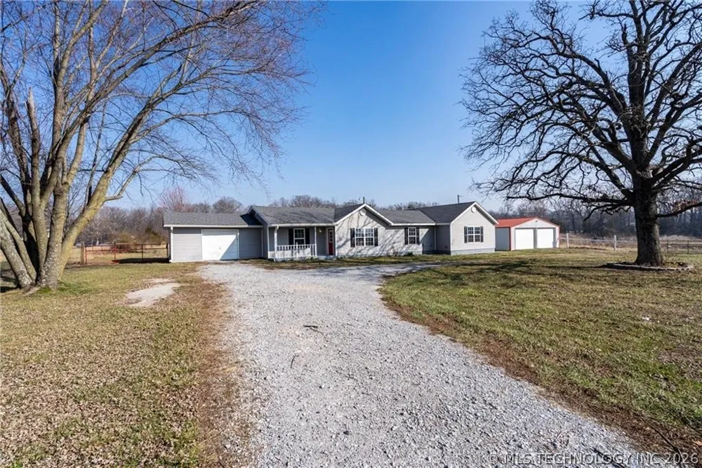 23586 116 Highway Colcord, OK 74338