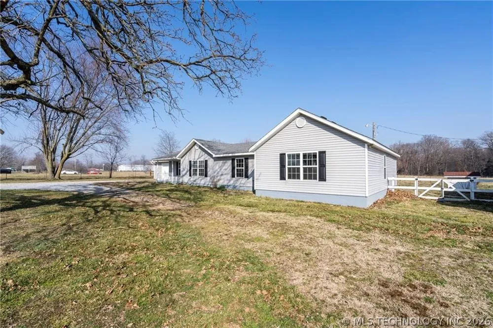 23586 116 Highway Colcord, OK 74338