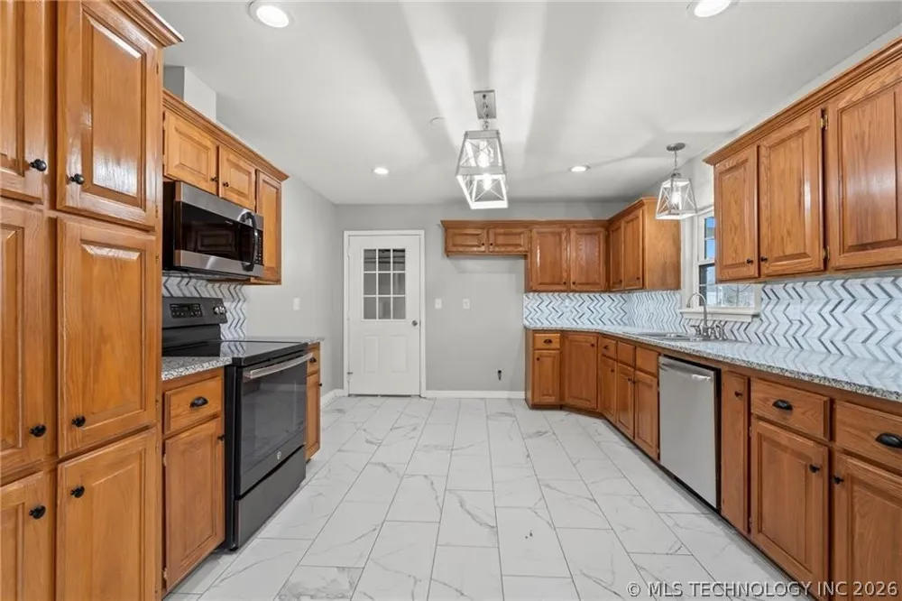 23586 116 Highway Colcord, OK 74338