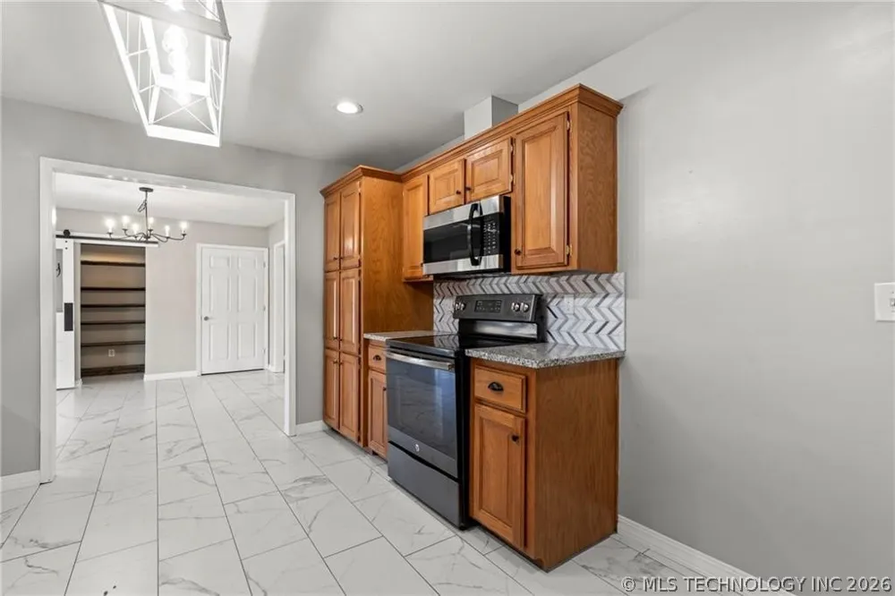 23586 116 Highway Colcord, OK 74338