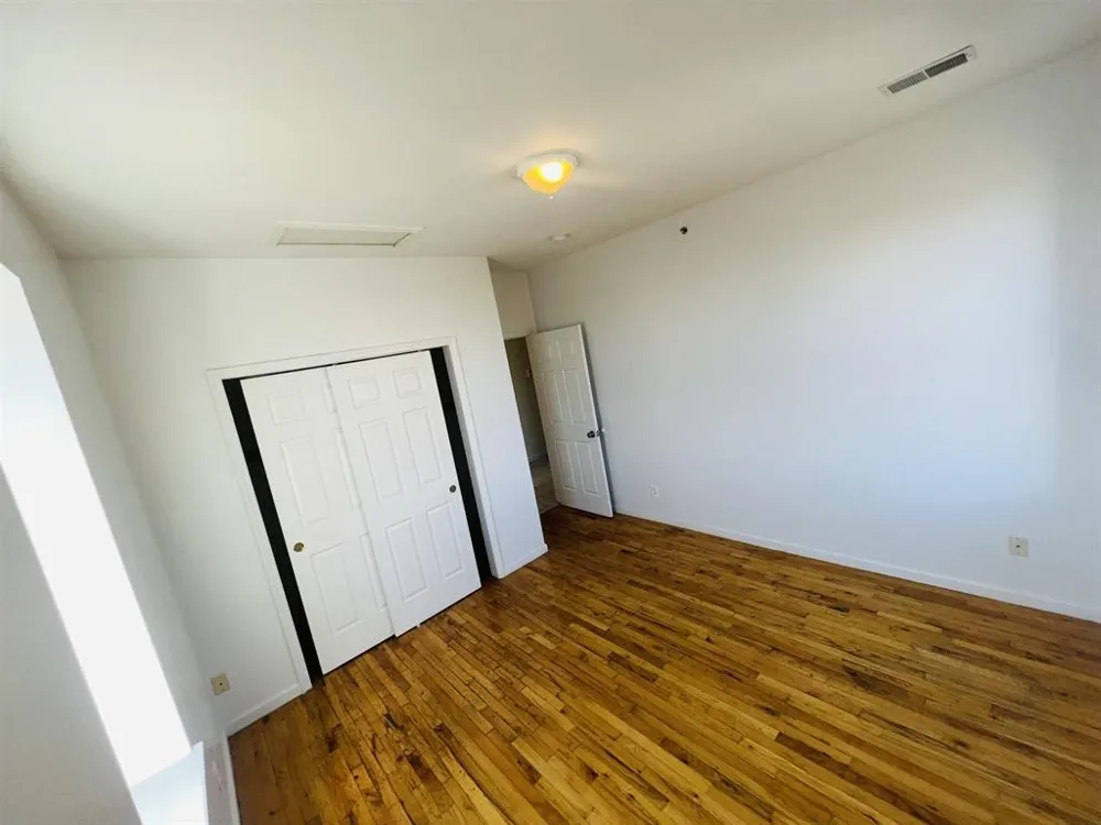 250 SOUTH ORANGE AVE Newark, NJ 07103
