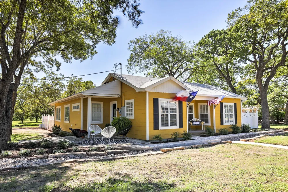 809 E Highway Street Fredericksburg, TX 78624