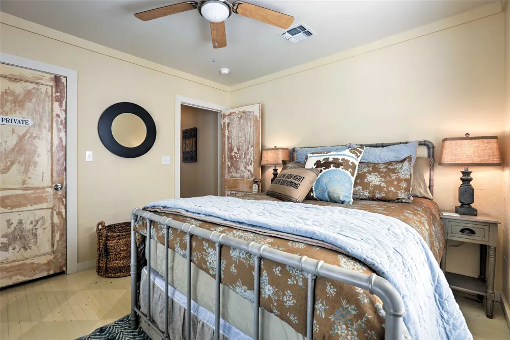 809 E Highway Street Fredericksburg, TX 78624