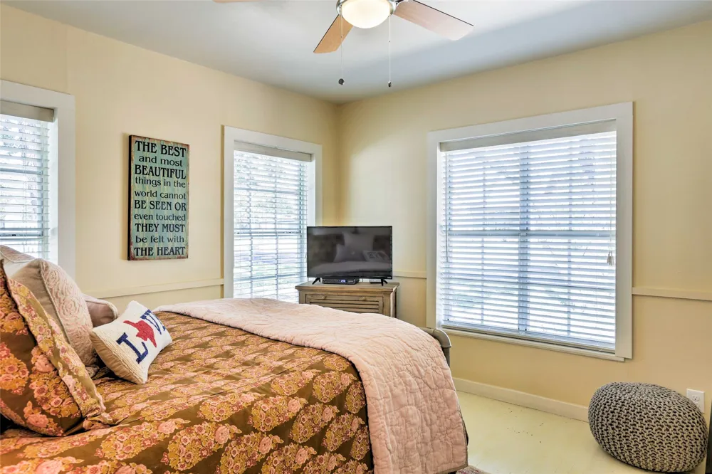 809 E Highway Street Fredericksburg, TX 78624