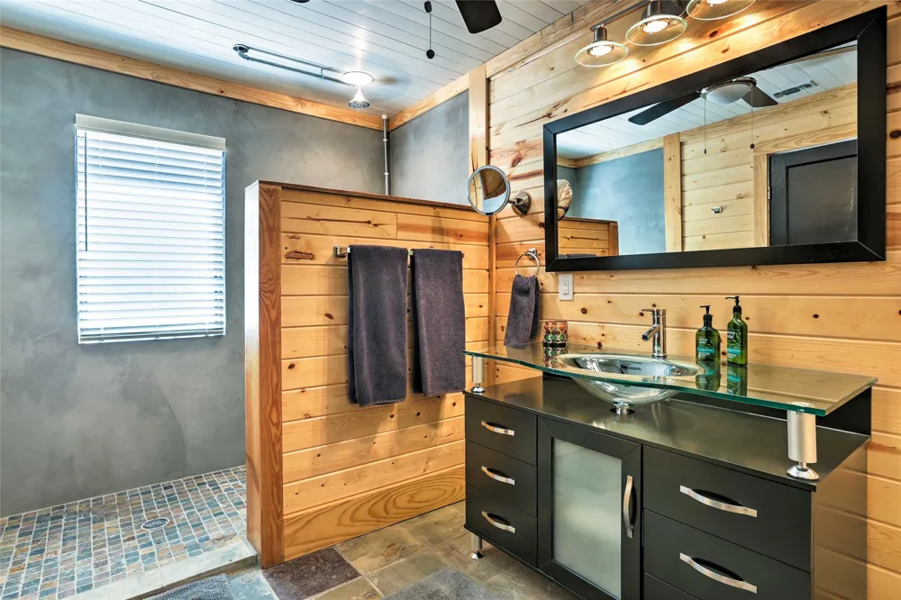 809 E Highway Street Fredericksburg, TX 78624