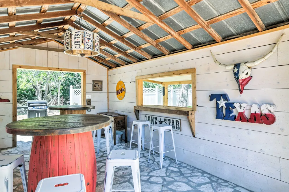 809 E Highway Street Fredericksburg, TX 78624
