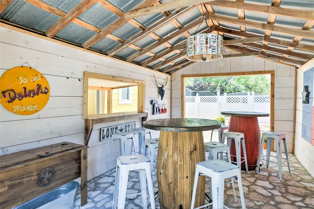 809 E Highway Street Fredericksburg, TX 78624