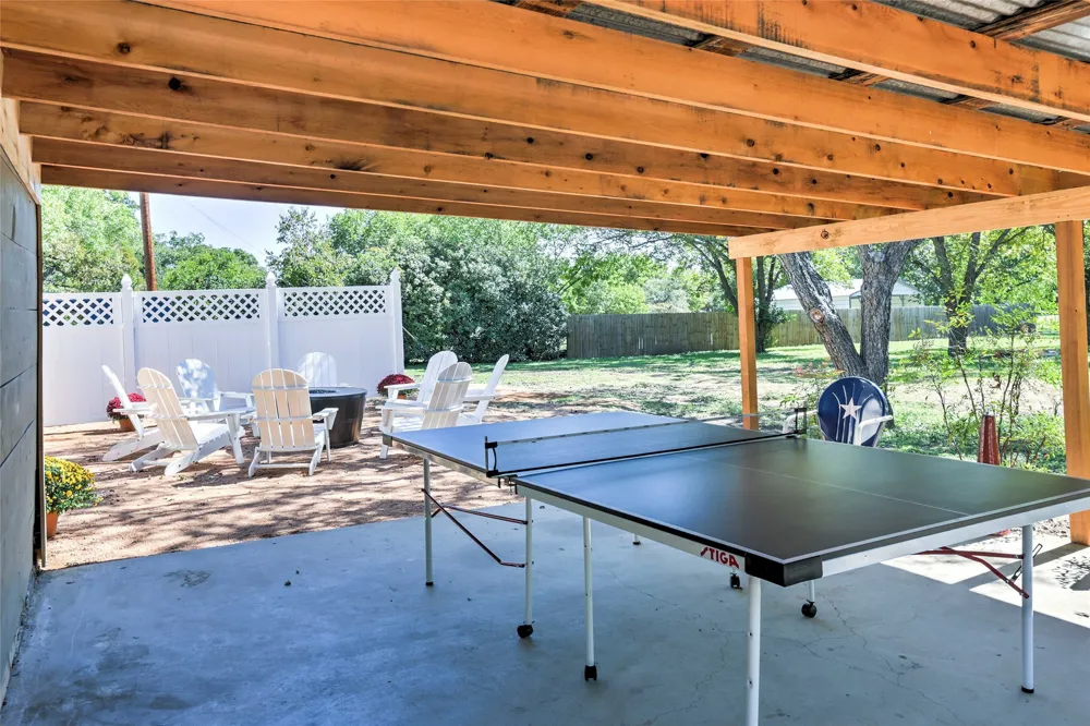 809 E Highway Street Fredericksburg, TX 78624