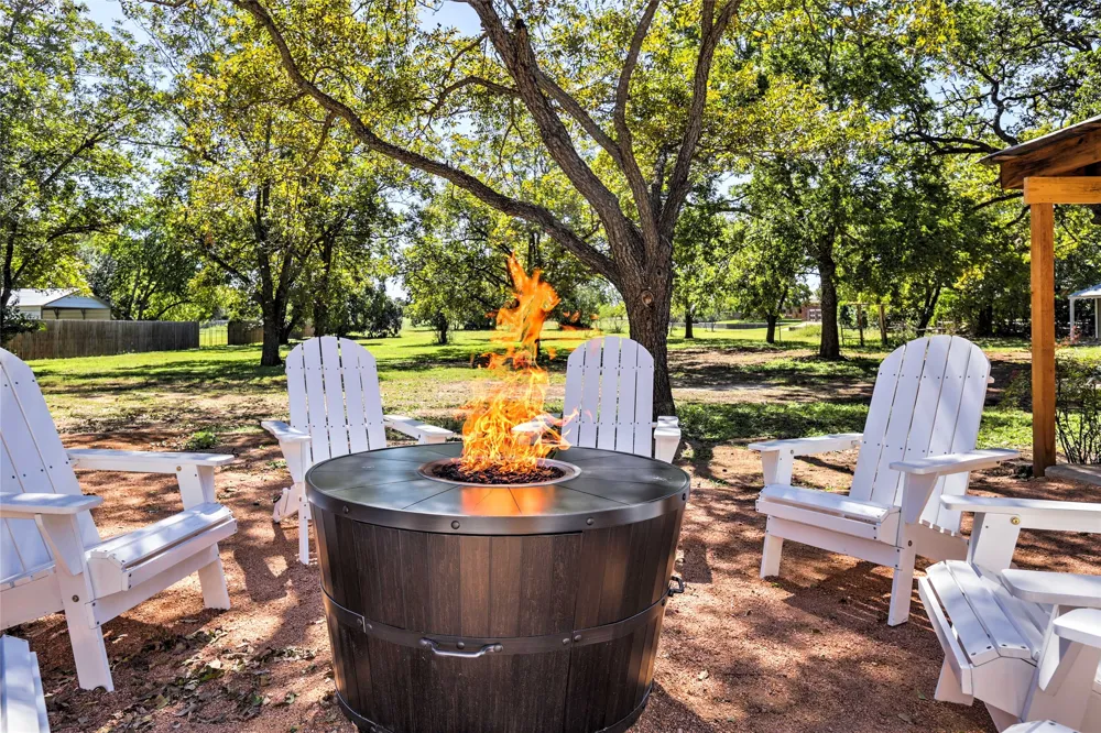 809 E Highway Street Fredericksburg, TX 78624