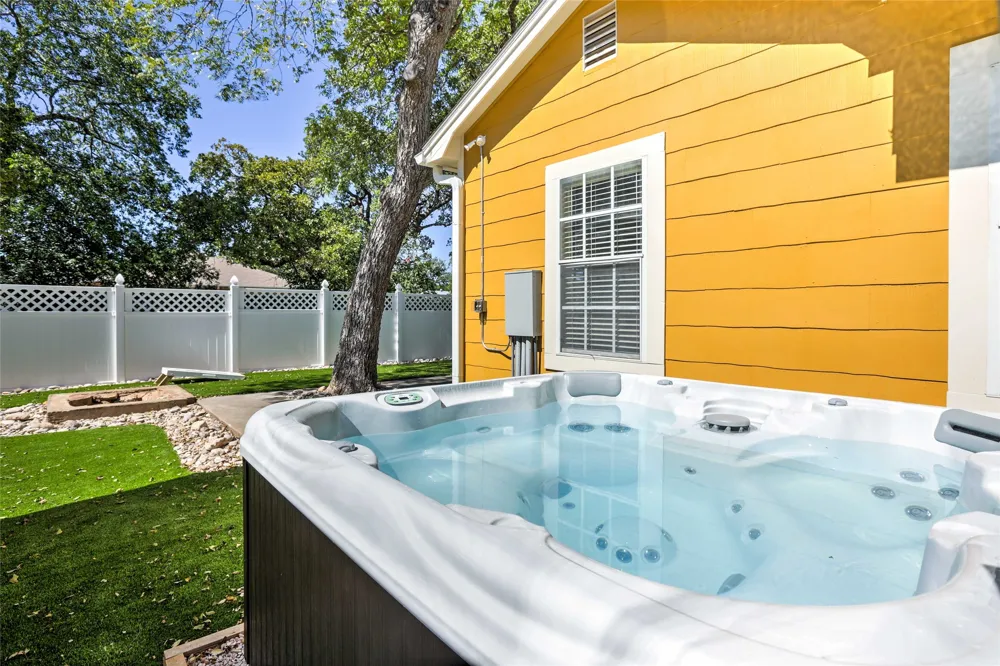 809 E Highway Street Fredericksburg, TX 78624